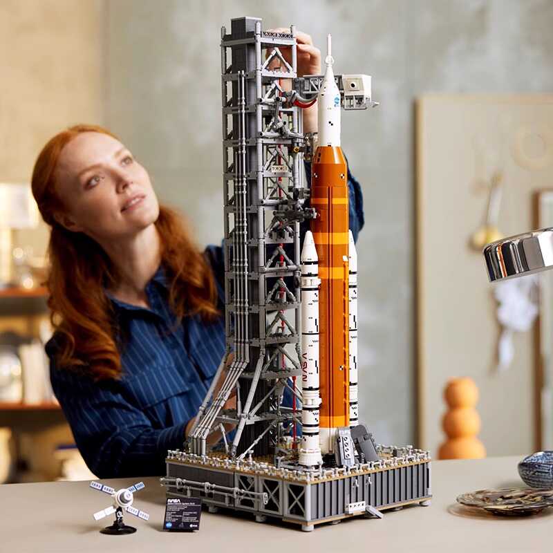 AstroCraft⢠| NASA Artemis Space Launch System Model Kit for Building, Exploring & Displaying Spacecraft Enthusiasts