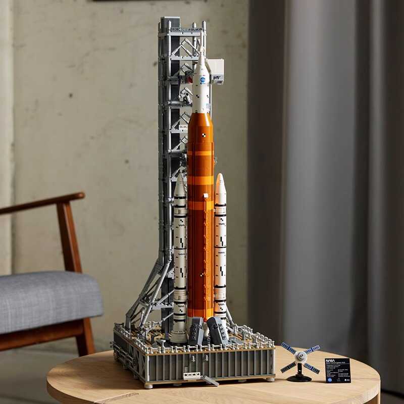 AstroCraft⢠| NASA Artemis Space Launch System Model Kit for Building, Exploring & Displaying Spacecraft Enthusiasts
